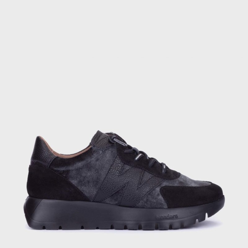 Black Sneakers WONDERS